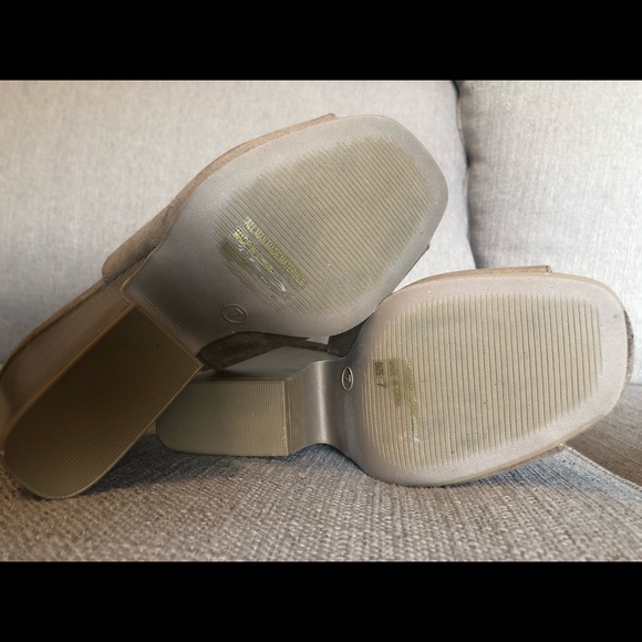 Tan suede wedges size 7 - Picture 5 of 5